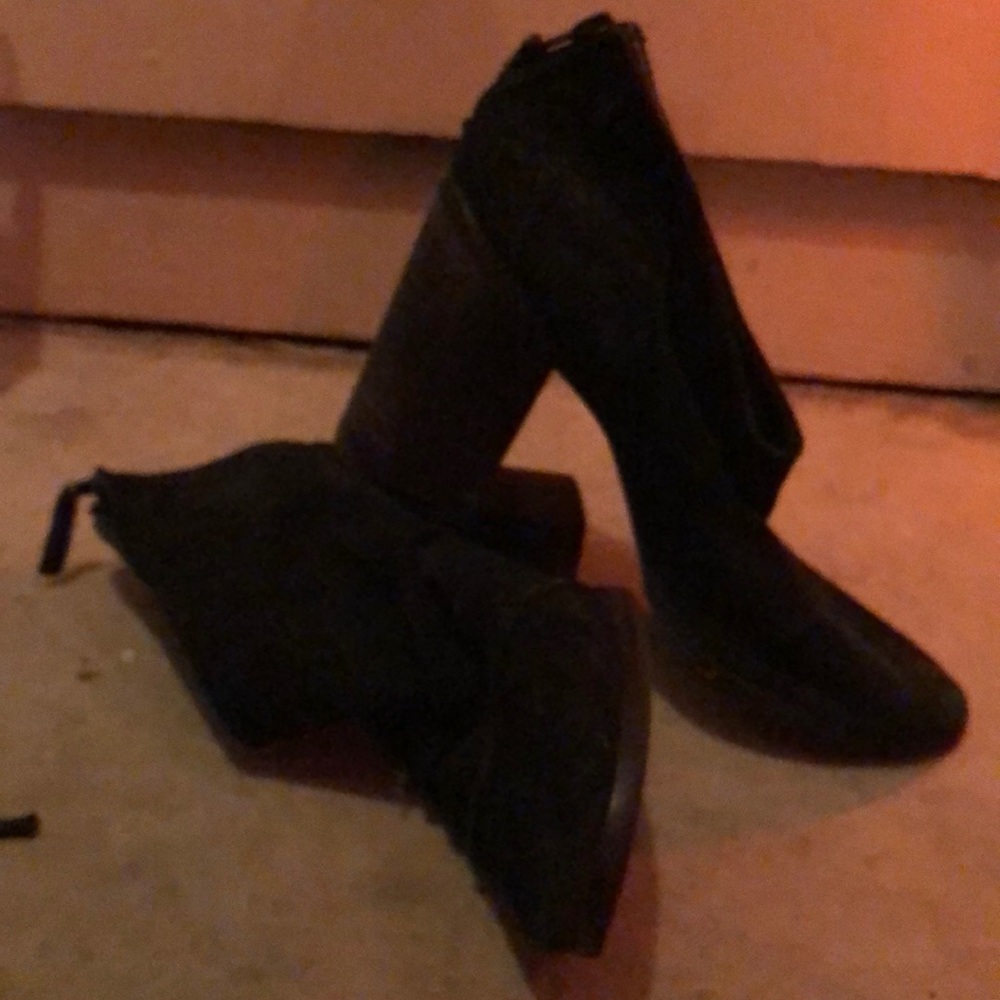 Black low cut heel booties